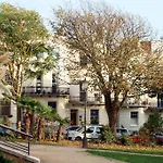 The Courtyard - Garden Flat Near Brighton Seafront