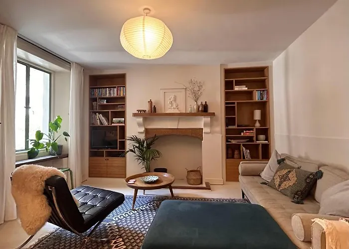 The Courtyard - Garden Flat Near Brighton Seafront