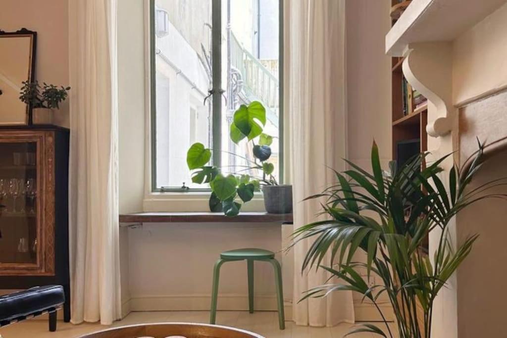 The Courtyard - Garden Flat Near Seafront Apartment
