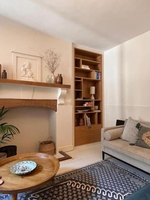 The Courtyard - Garden Flat Near Seafront *