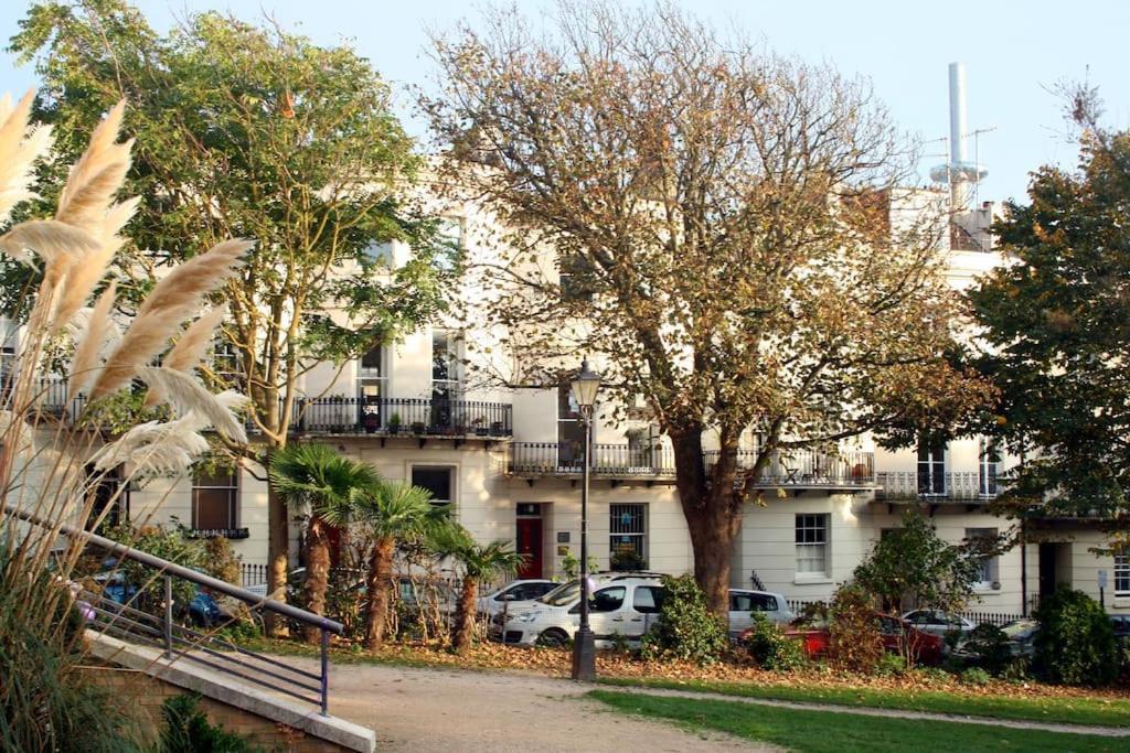 The Courtyard - Garden Flat Near Seafront *